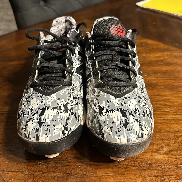 New Balance Boys Molded Baseball Cleats Size 6 - Picture 2 of 4